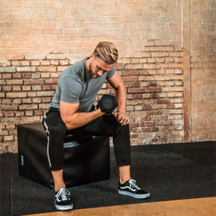 Womit fängt man an: Muskelaufbau vs. Fettreduktion