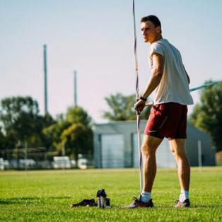 Workout mit Speerwurf-Olympiasieger