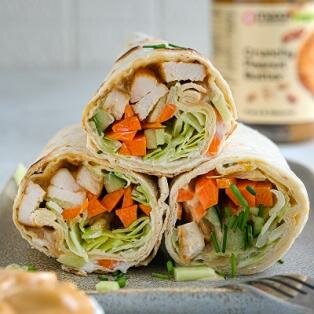 Hähnchen-Wraps mit Peanut Butter Sauce