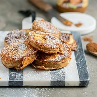 Gebackene Apfelringe mit Peanut Butter