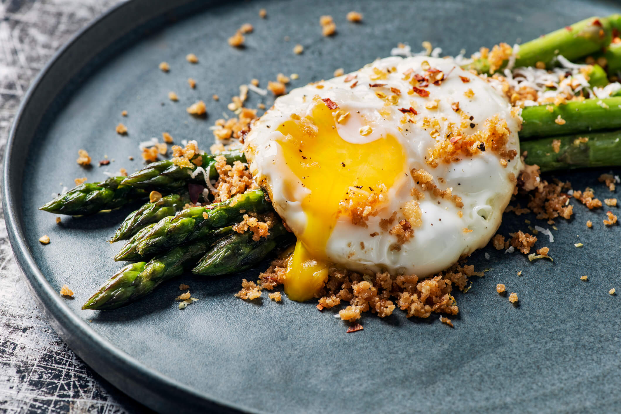 MaxiNutrition_Wie_funktioniert_die_Low-Carb-Diät_Spiegelei_mit_Spagel