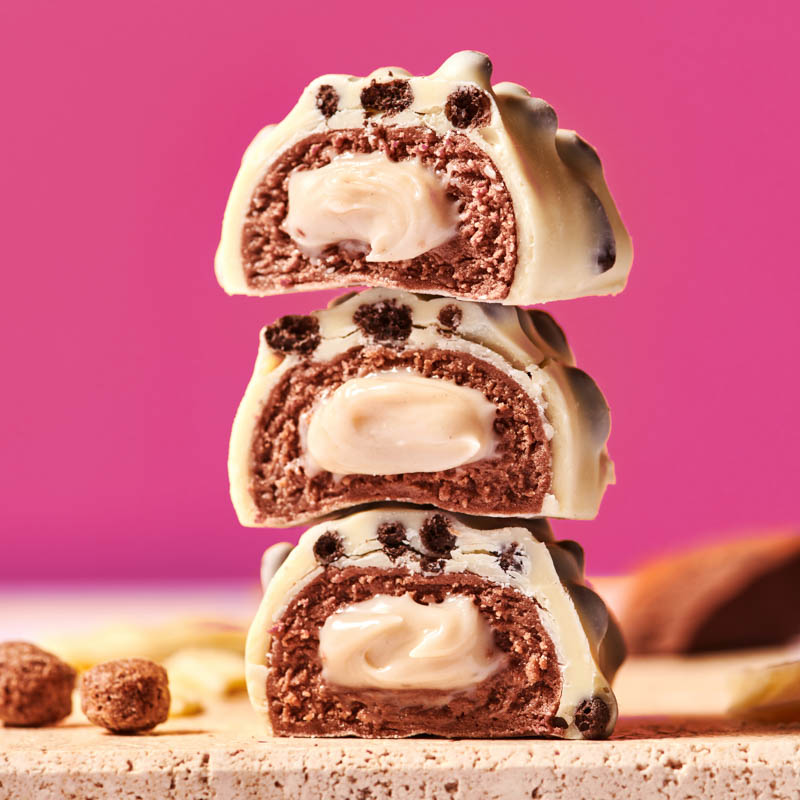 maxinutrition-creamy-core-protein-bar-chocolate-cookie-milk-angeschnitten