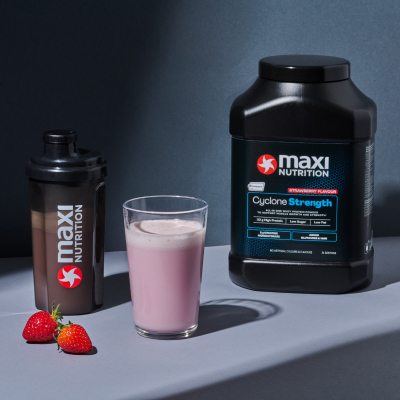 maxinutrition-cyclone-strength-whey-protein-strawberry-flavour