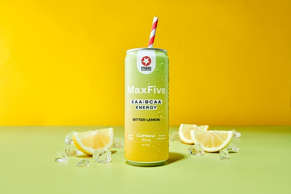 maxinutrition-eaa-bcaa-energy-drink-bitter-lemon-gekuehlt-mit-zitronen-und-strohhalm