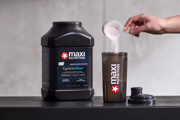 maxinutrition-elite-range-cyclone-clear-whey-protein-black-currant-pulver