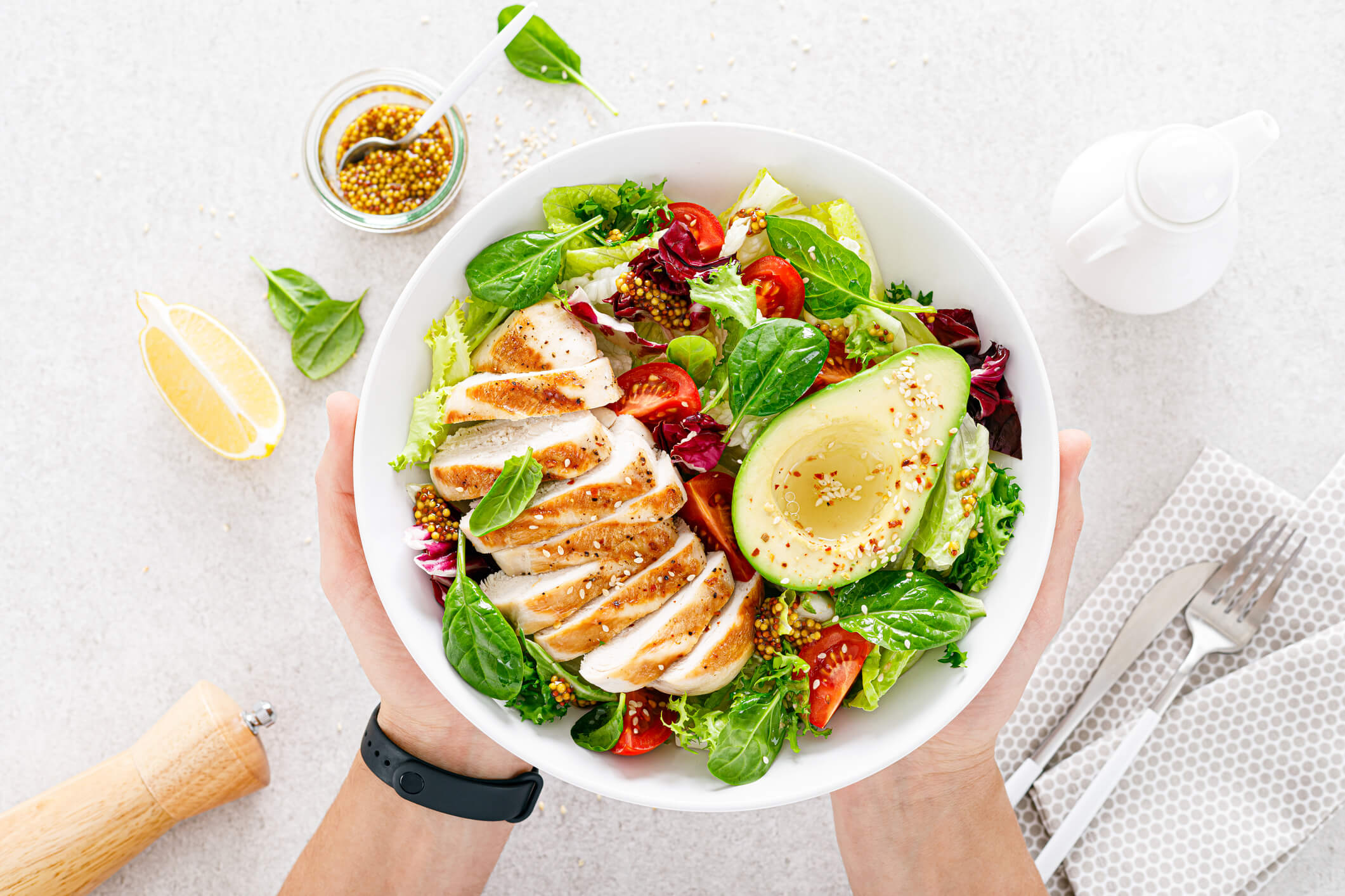 maxinutrition-ernaerungsformen-salatteller-mit-fleisch