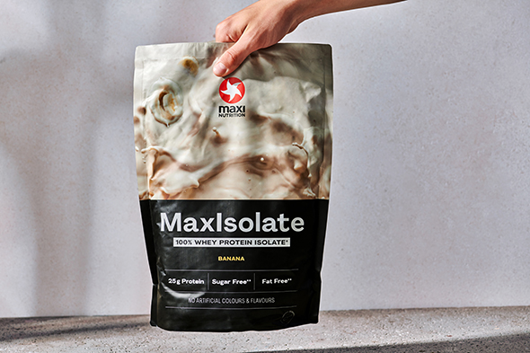 maxinutrition-maxisolate-banana-hand
