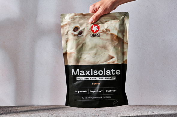 maxinutrition-maxisolate-coffee-hand