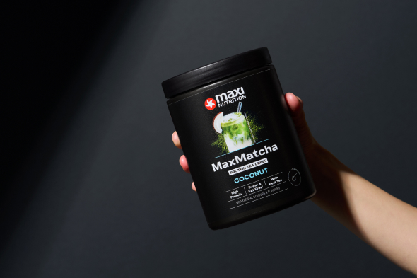 maxinutrition-maxmatcha-protein-matcha-coconut-mood-hand