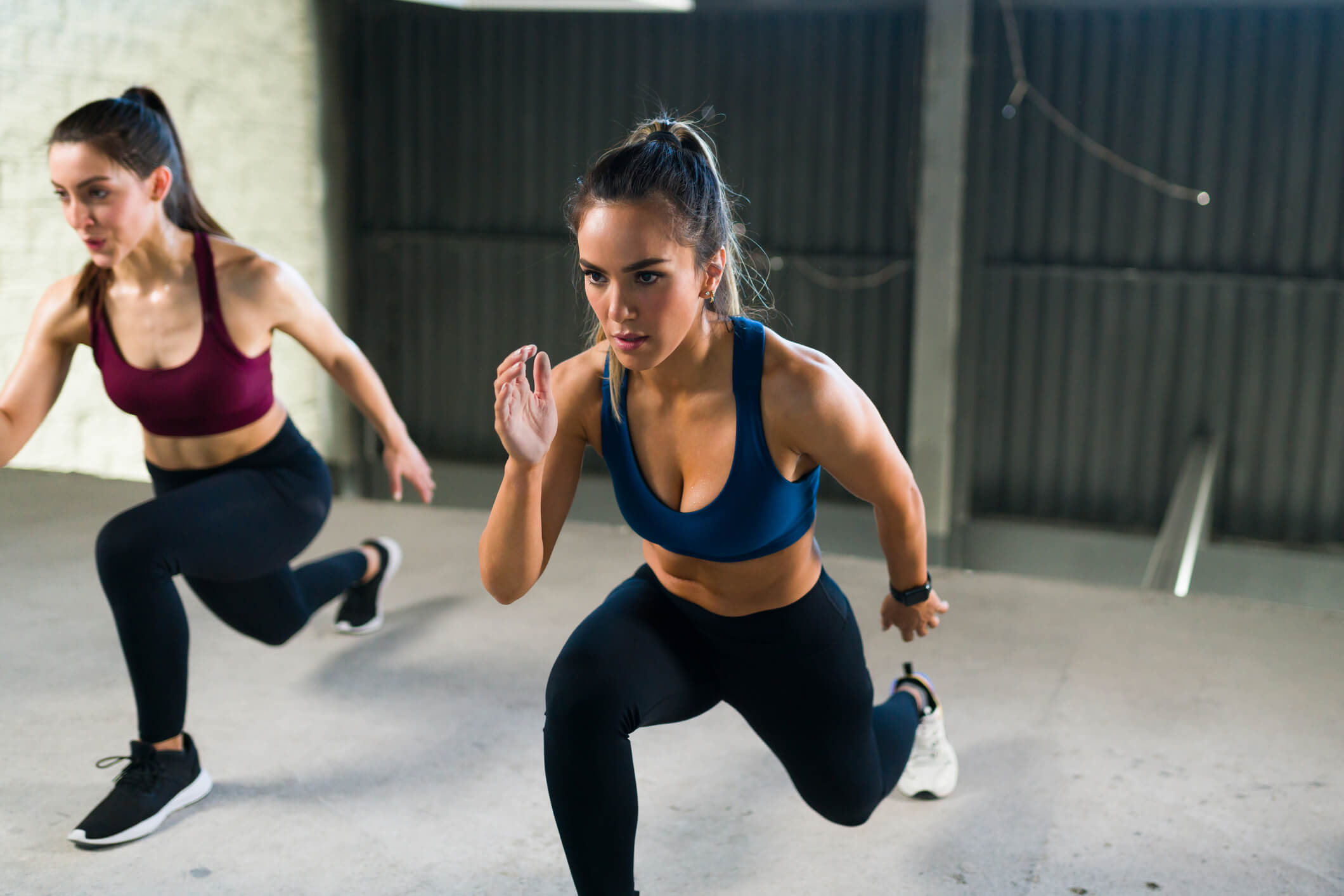 maxinutrition mit sport abnehmen -frauen beim training