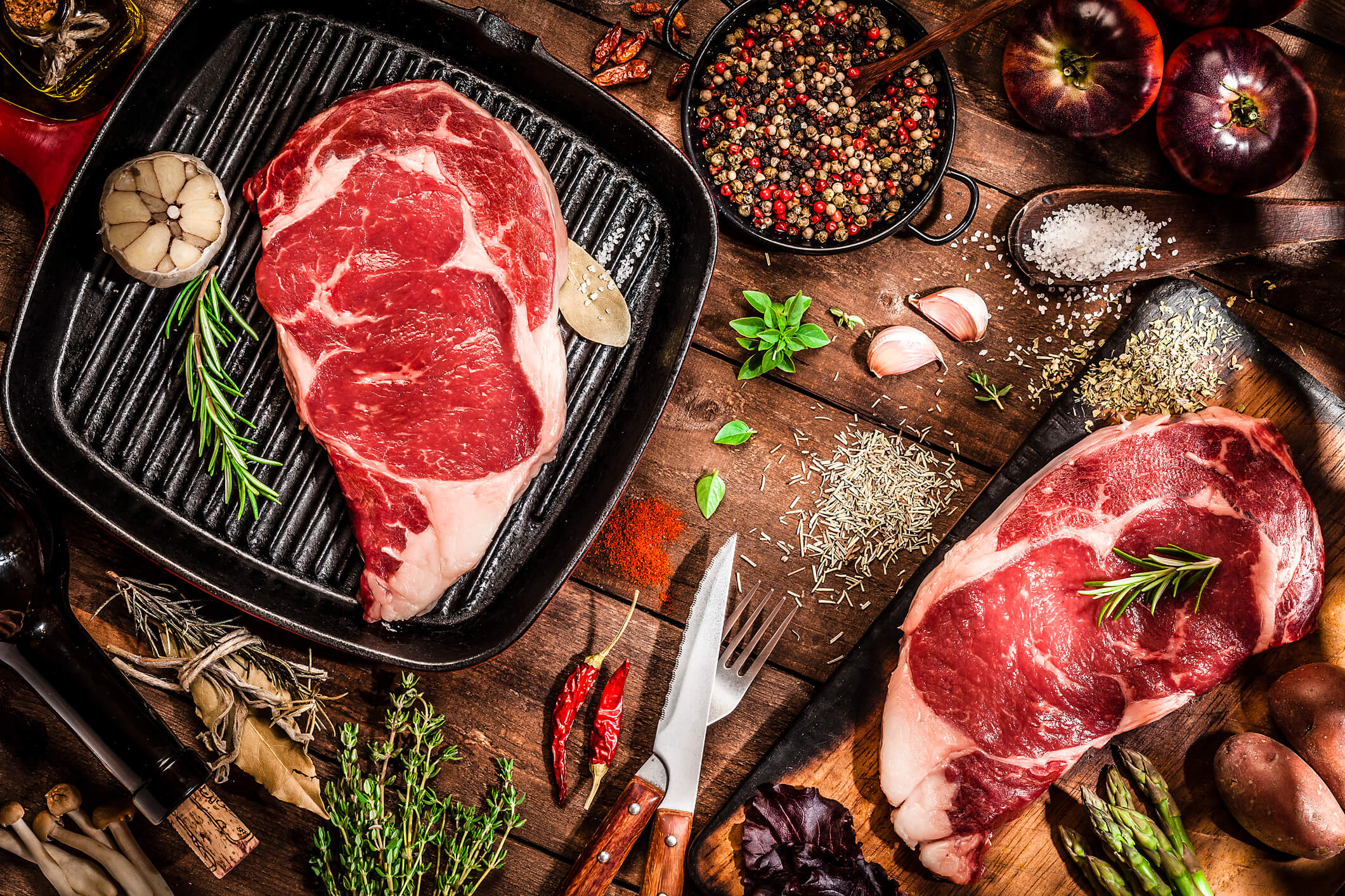 maxinutrition mood food - Fleisch mit Gewürzen auf einem Tisch