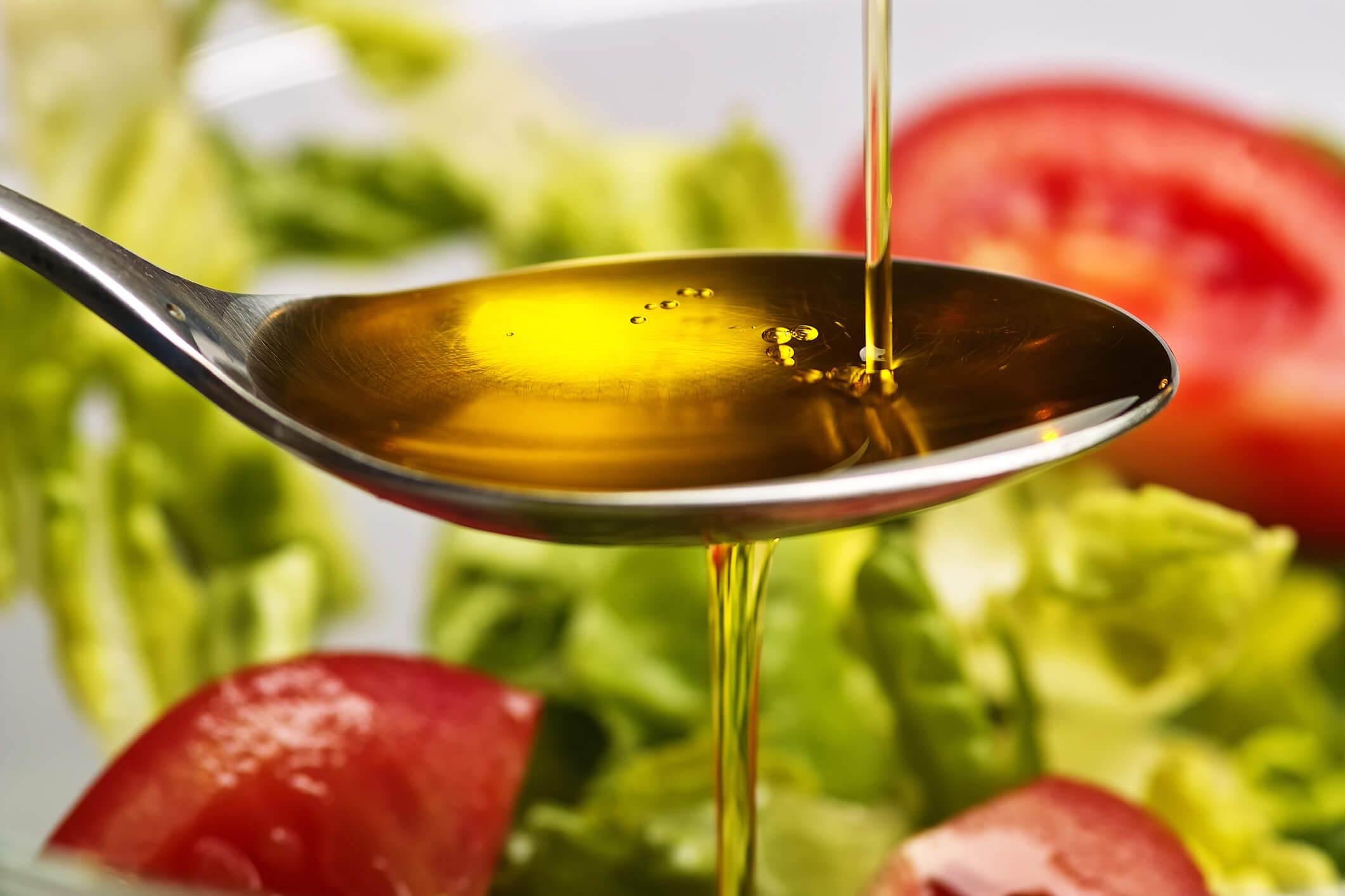 maxinutrition_vegane_ernährung__so_startest_du_ein_pflanzliches_leben_öl_im_löffel